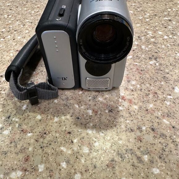 Sleek Silver and Black Professional Video Camera by sharp view cam Z good shape - Picture 7 of 12
